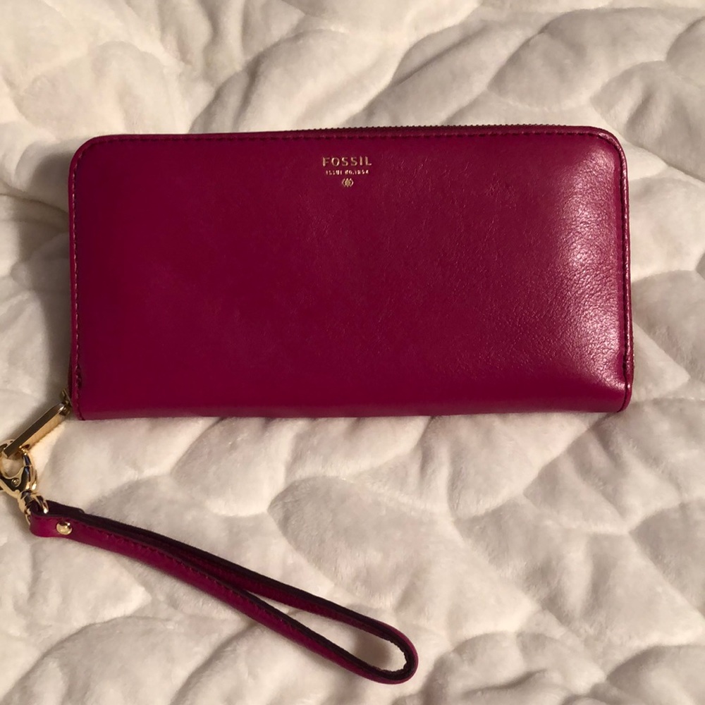 New w/out all tags leather Fossil hot pink zip-around wallet